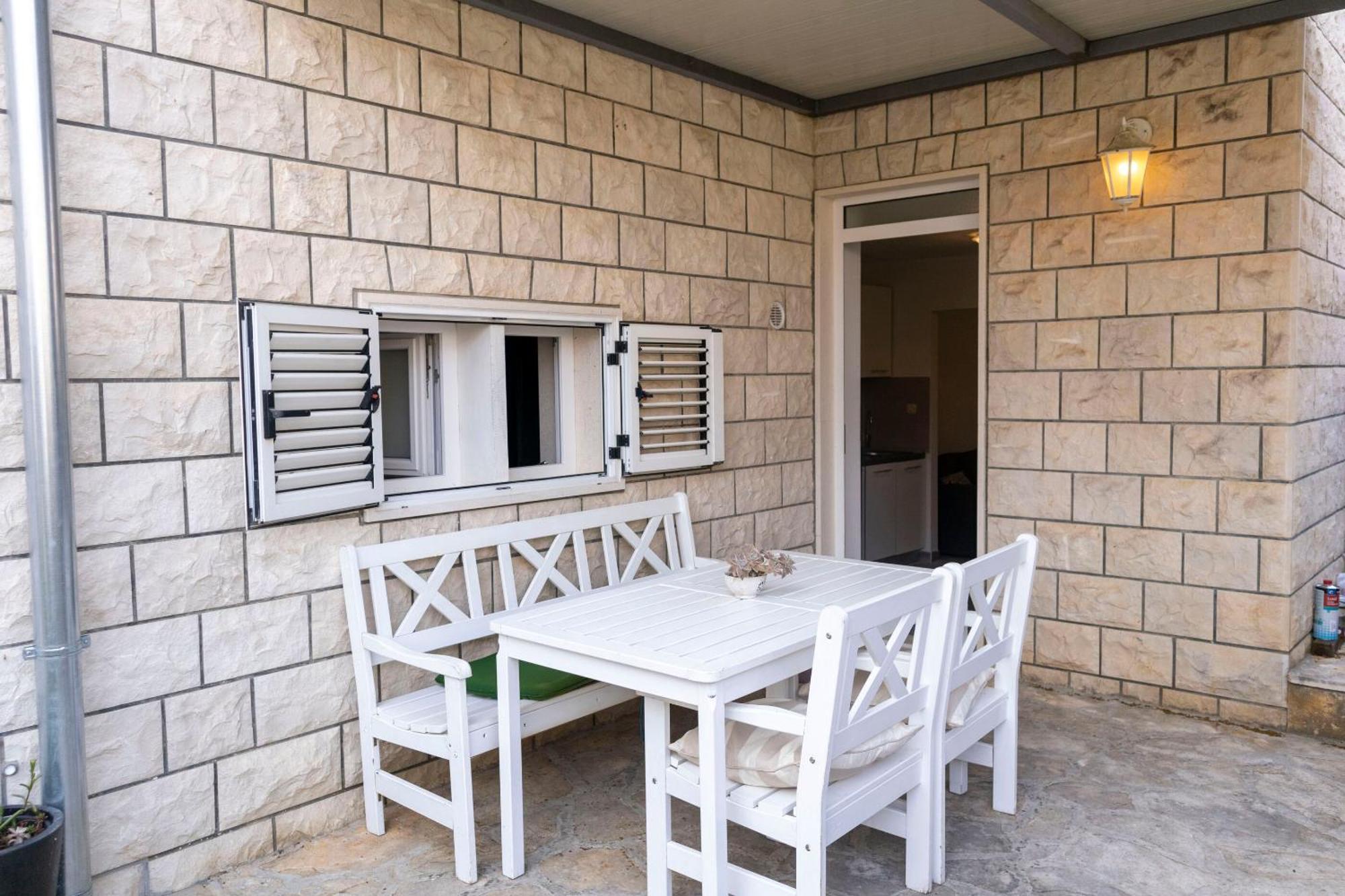 Apartments Ivanka Supetar Exterior photo